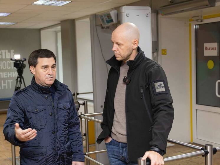 Глава Пуровского района проверил безопасность школ