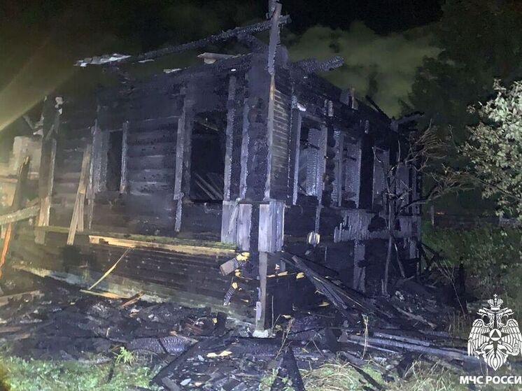 Частный дом подожгли неизвестные в поселке под Череповцом