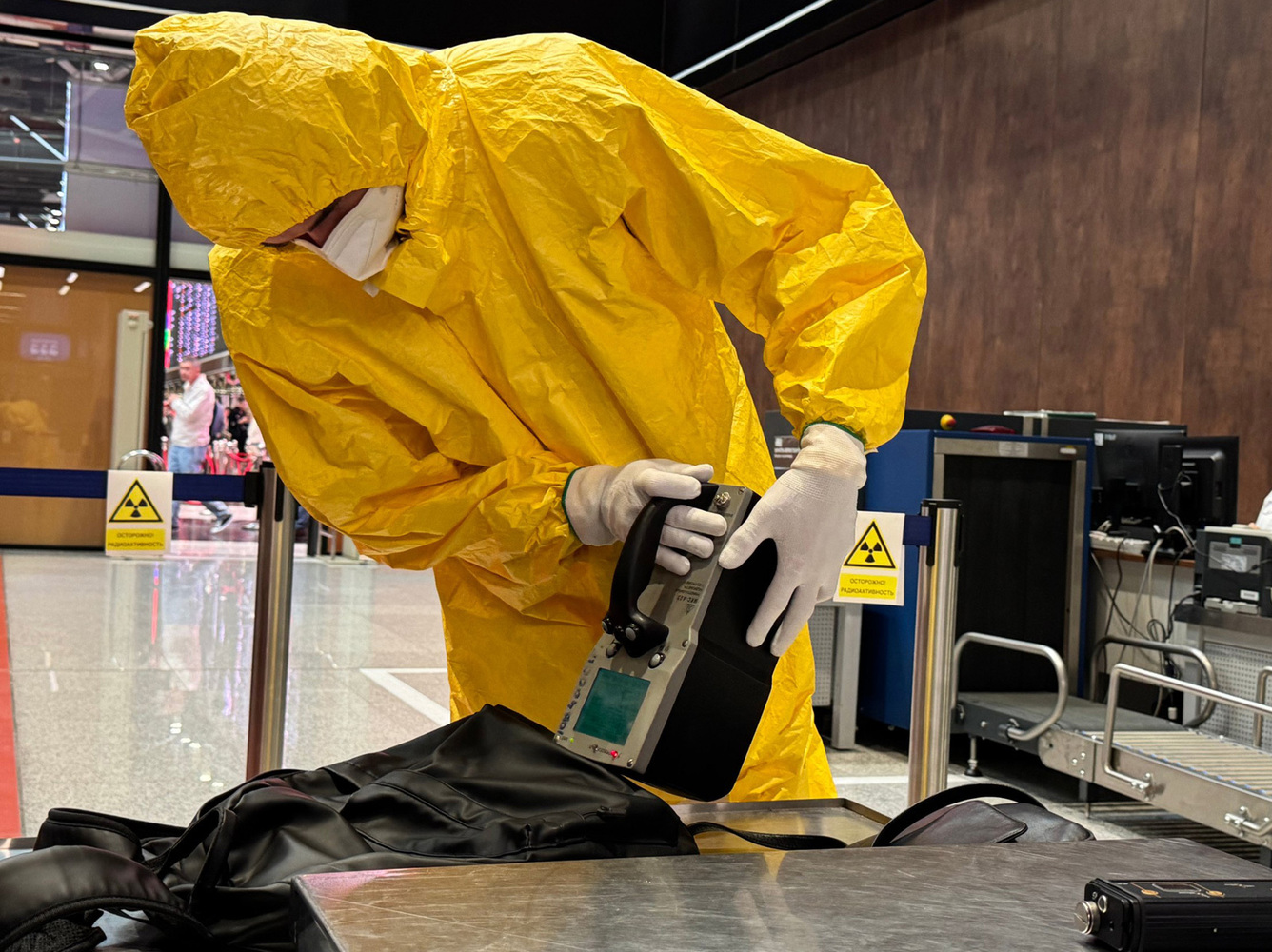 Образцы радиоактивных игральных карт