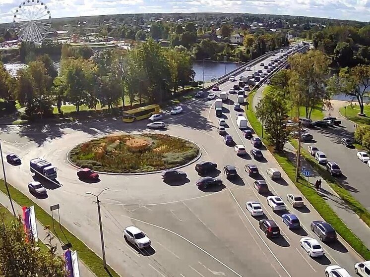 На площади Победы устанавливают искусственную неровность