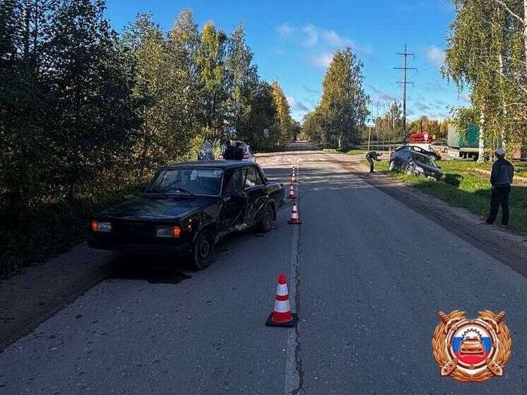В Тверской области водитель иномарки врезался в ВАЗ, совершая обгон