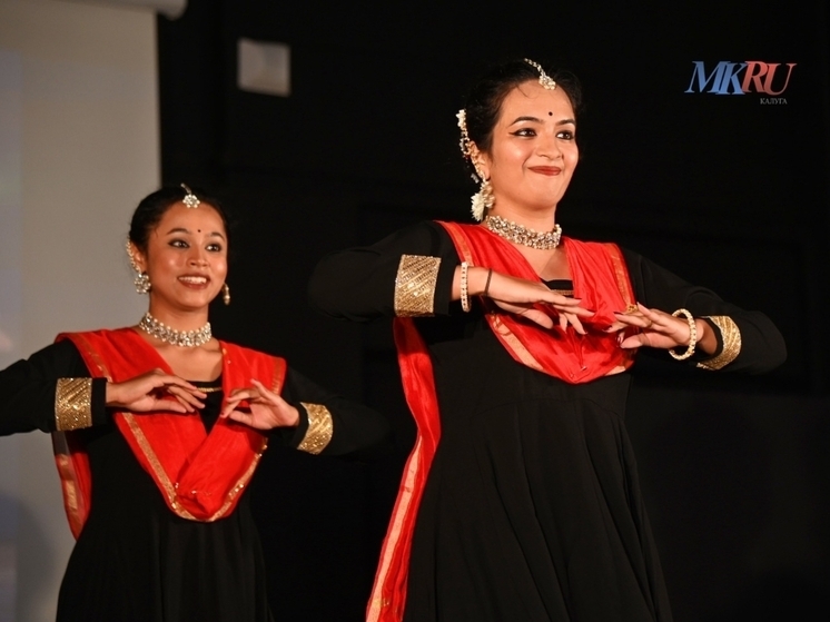 Калужанам показали настоящие индийские танцы