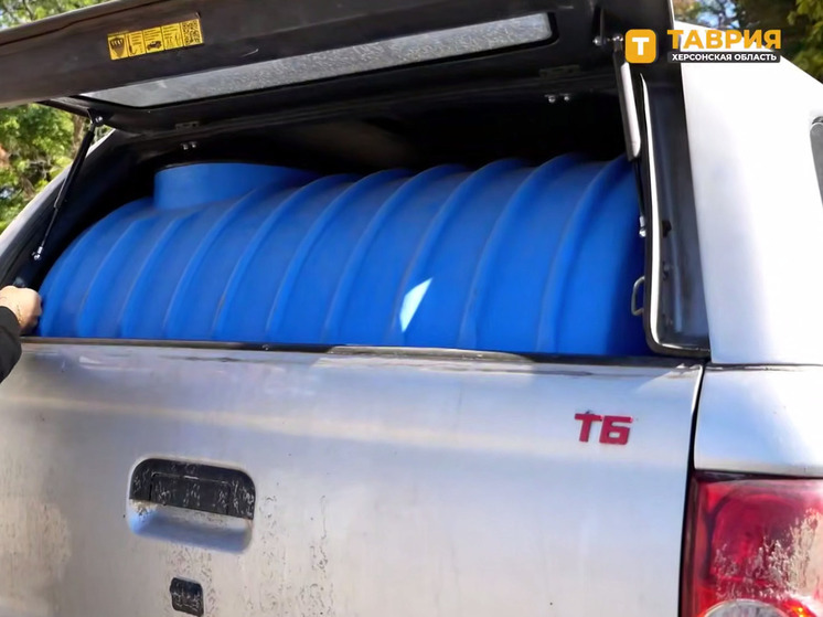 Народный фронт передал бронежилеты и емкости для воды в Алешкинский округ