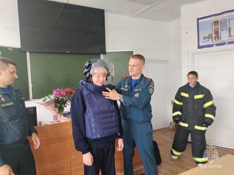 Брянские спасатели провели тематические занятия для школьников