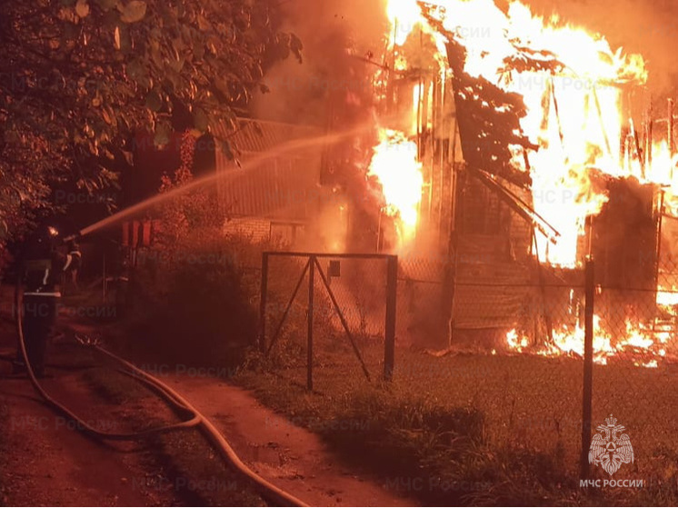 Ночью под Тарусой полыхал дачный дом