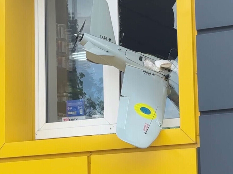 Перебои с электроснабжением наблюдаются в Троицком районе после атаки украинских дронов