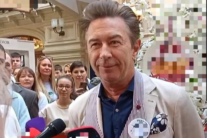 Валерий Сюткин объяснил, что подал в суд на сайт с мемом из-за своей мамы