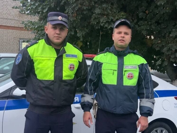 Сотрудники ДПС в Гулькевичском районе отвезли водителя с проблемами сердца к медикам