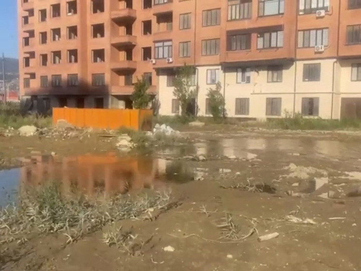 Уровень воды на подтопленных улицах Ленинского района Махачкалы пошел на спад