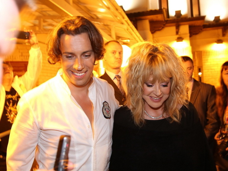 Блогер Пучков назвал замок Пугачевой и Галкина* в деревне Грязь дурью