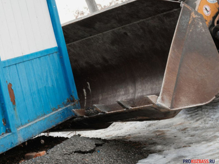 В Кемерово планируют демонтировать нелегальный киоск «Подорожник»