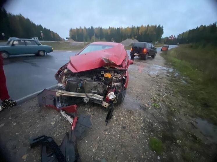 В Няндомском округе КамАЗ не уступил дорогу: пострадал пассажир легковушки
