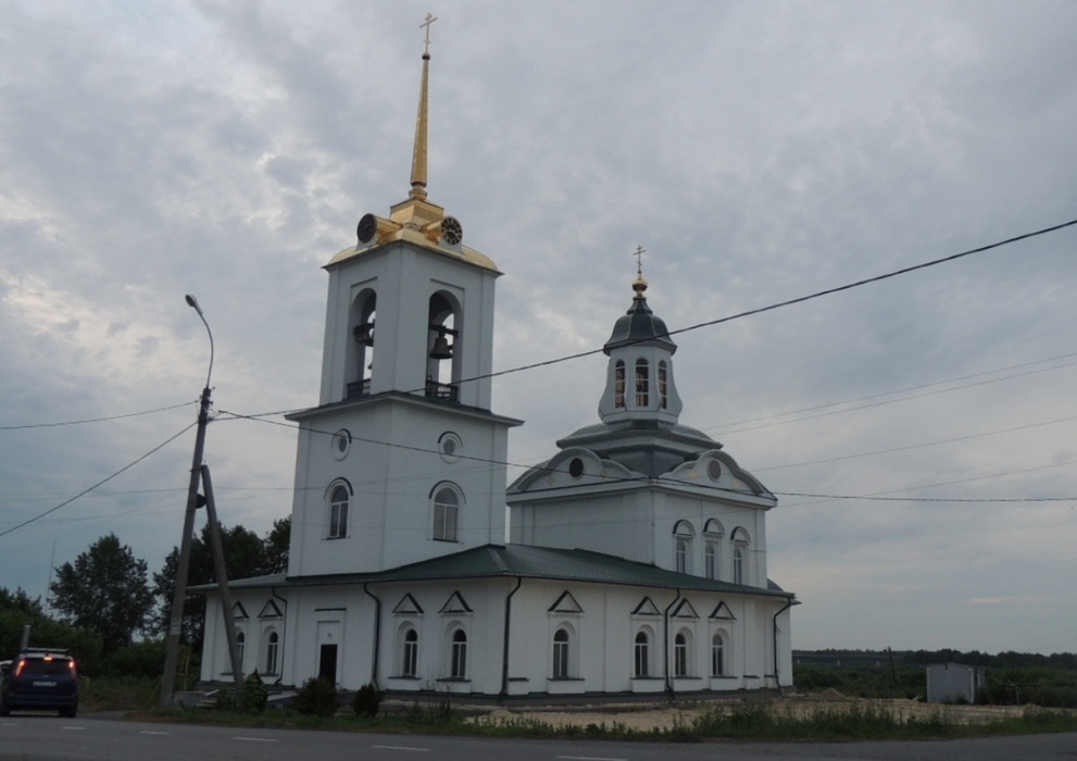 Спасская церковь в Туринске с часами