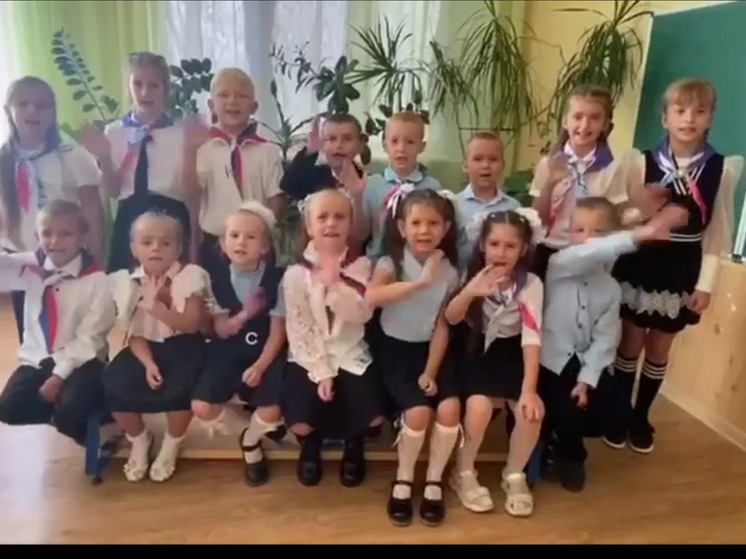 Ученики из Бердянска поблагодарили школьников из Чебоксар за подарки к учебному году