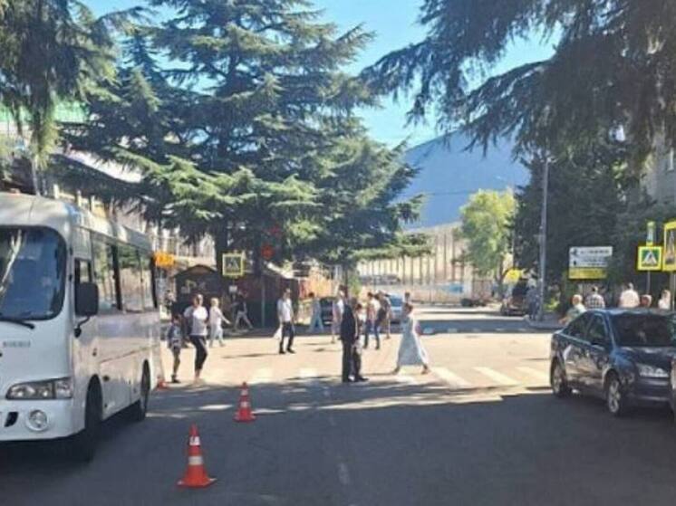 В ДТП на перекрестке в Туапсе пострадали два пешехода