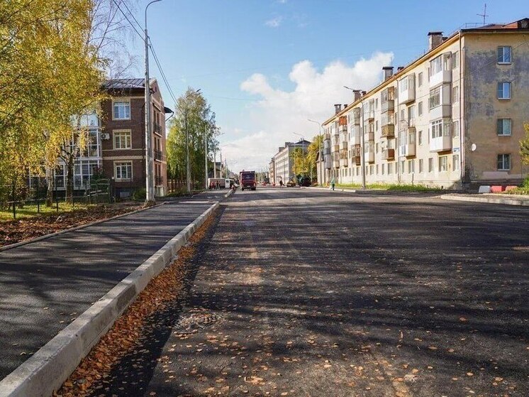 Подходит к концу асфальтирование дороги на улице Некрасова в Вологде