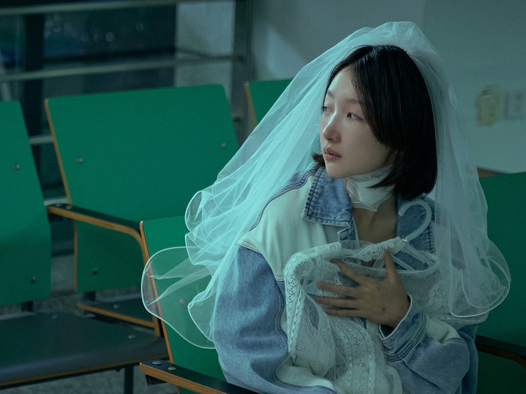 Scene from `Strangers We Meet`