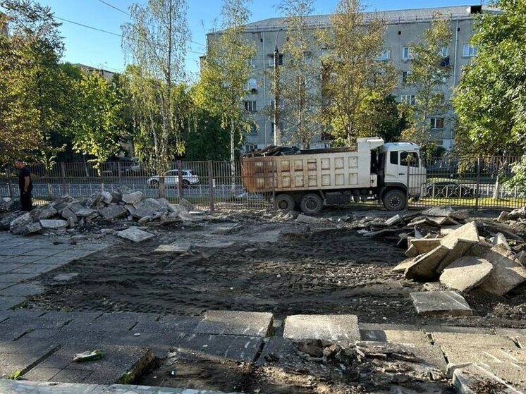 Входную группу школы №40 во Владикавказе приведут в порядок до конца октября