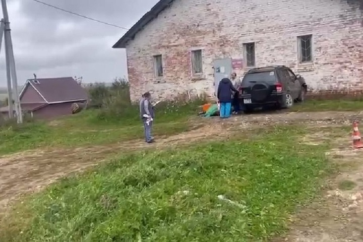 Водитель иномарки погиб, влетев в дом в Нижегородской области