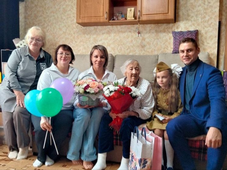Жительнице Новгородского округа Вере Васильевой исполнилось 102 года