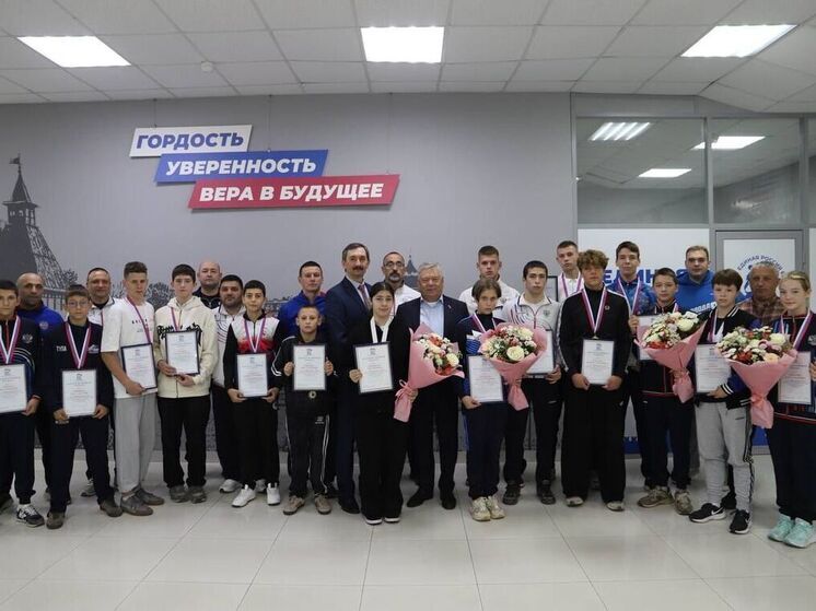 Николай Воробьев наградил тульских рукопашников