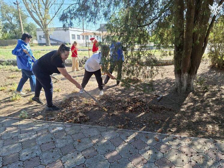 В природном парке «Алешковские пески» прошёл патриотический субботник