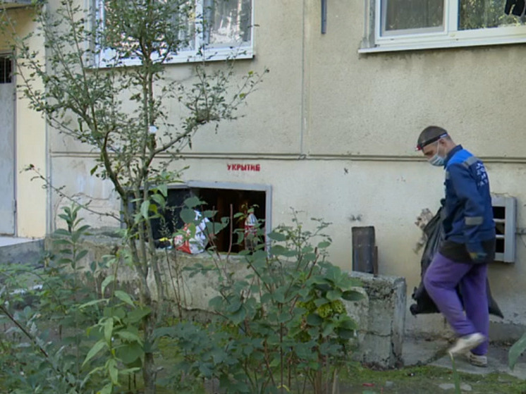 В Сочи продолжают очищать подвалы многоквартирных домов