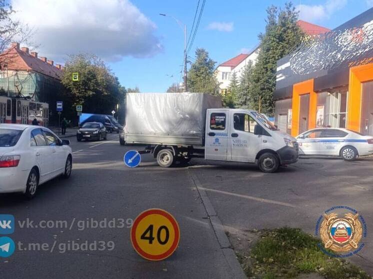 На Аллее Смелых грузовик сбил водителя питбайка