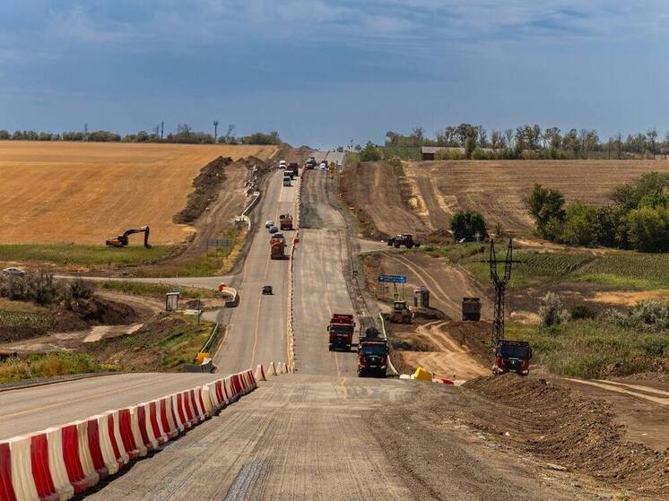 В новые регионы России направят дополнительные 10 млрд рублей на дорожное строительство