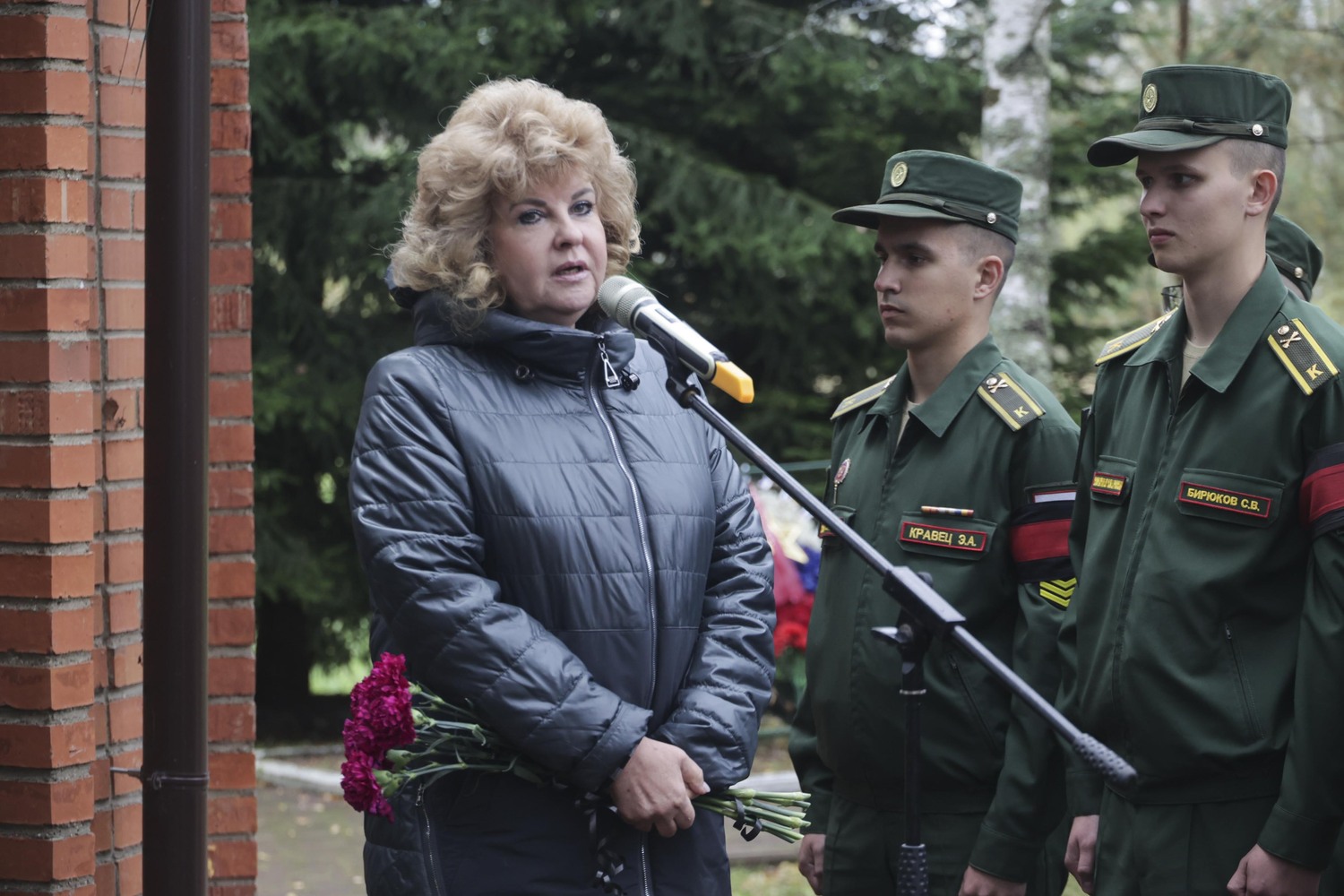 Скорбящие лица