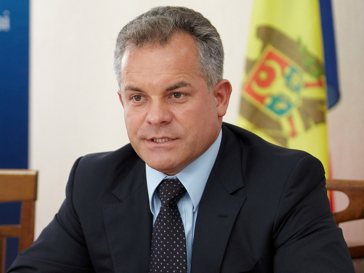  За два дня до парламентских выборов в Молдавию внезапно прилетел «черный лебедь» в виде беглого олигарха Влада Плахотнюка в наручниках