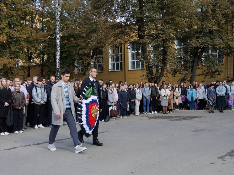 В Смоленске прошел митинг возле обелиска сотрудникам СГМИ