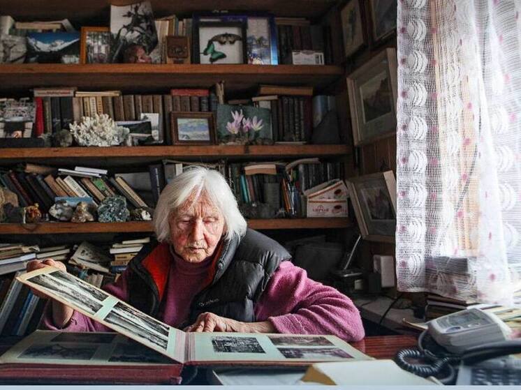 Глава КЧР поздравил с 95-летием легенду Домбая и продолжательницу династии «стражей» гор