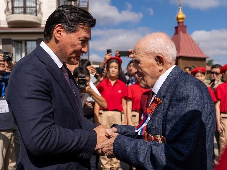 Элистинец Петр Леонтьев отметил вековой юбилей