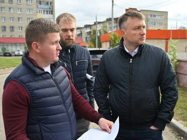 Алексей Шимко лично проверил качество благоустройства дворов и ремонта домов в Серпухове