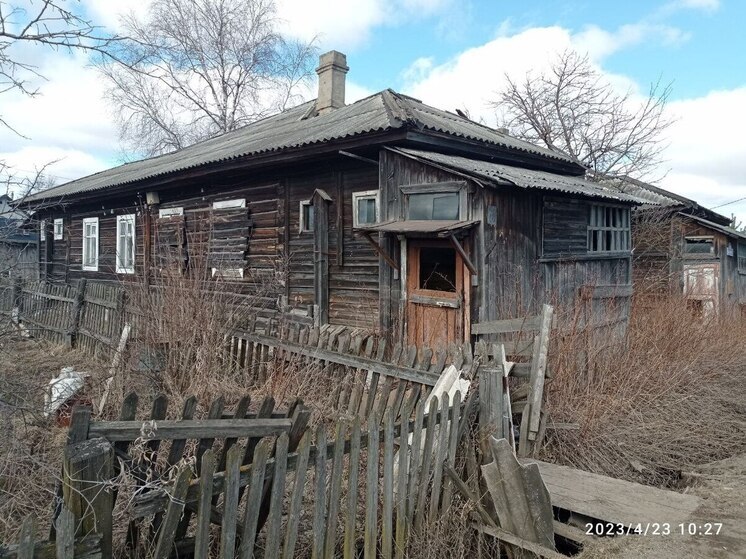 Суд обязал Котласские власти снести двенадцать авариек
