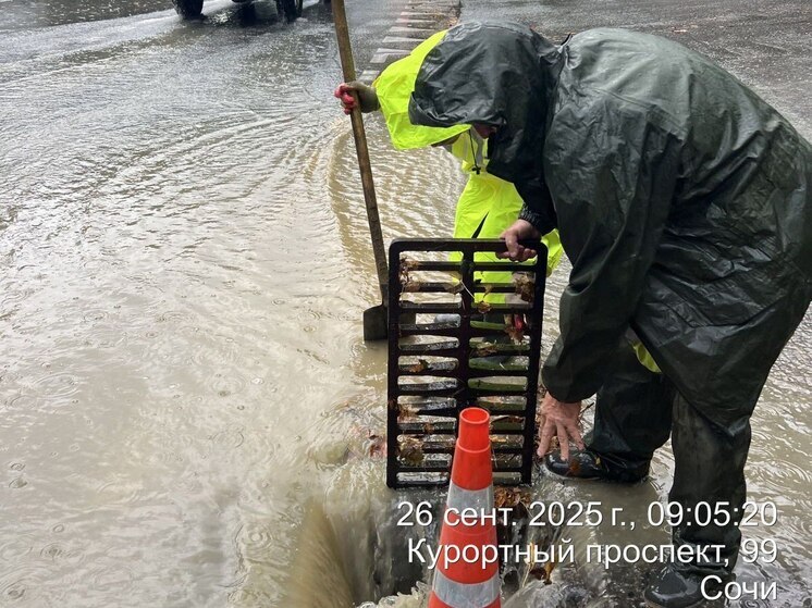 Очевидцы в Сочи сообщили о затоплениях после мощного ливня 26 сентября