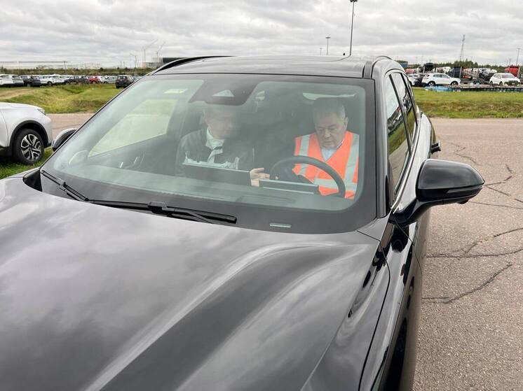 Экс-губернатор Калужской области покатался на Tenet