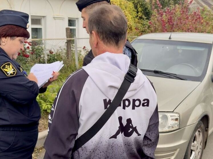 В Комсомольском районе две семьи получили полагающиеся им алименты