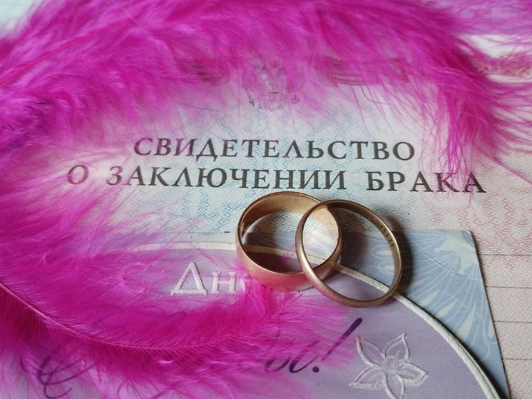 Четверть мурманчан считают, что для рождения ребенка брак не обязателен