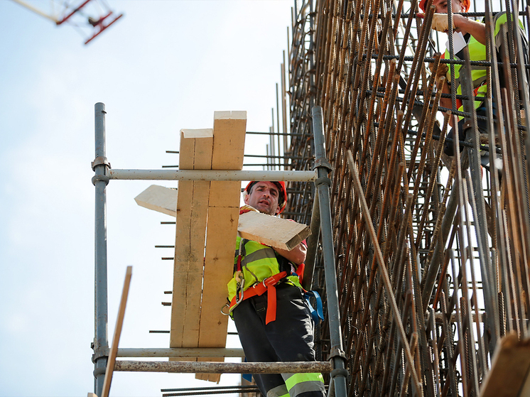 Россияне с высшим образованием хотят практиковаться в строительстве