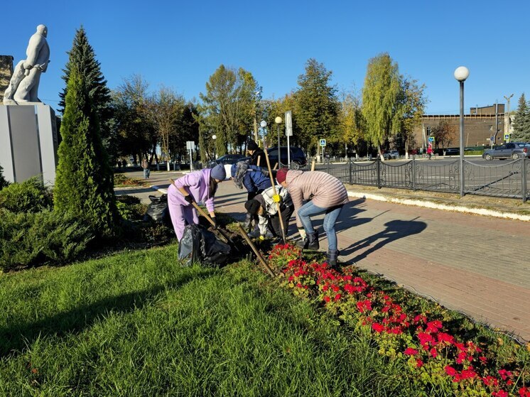 В калужском Кирове готовят клумбы к новым цветам