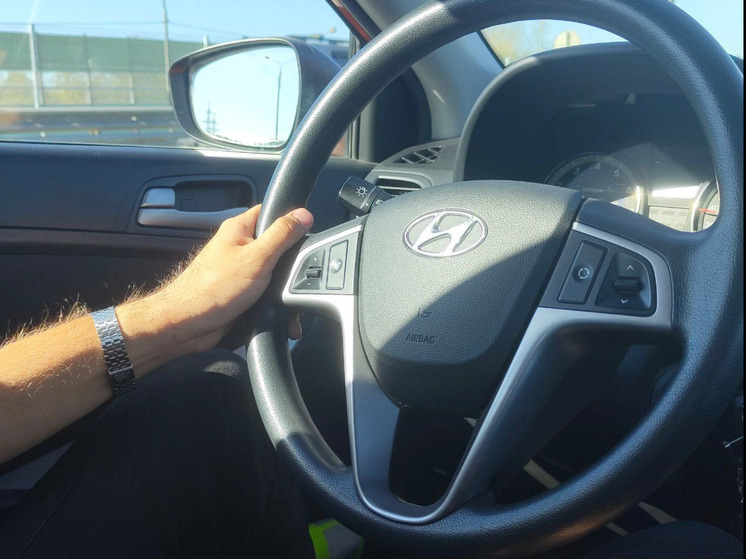 В Кандалакше мужчина взял чужую машину без разрешения и попал в аварию