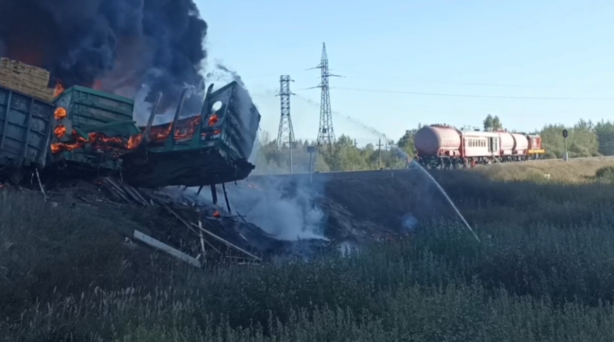 Официальные лица МЖД на месте происшествия