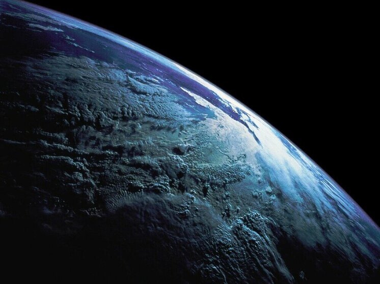 Астероид-невидимка 2025 SU4 проскочил на высоте спутников GPS