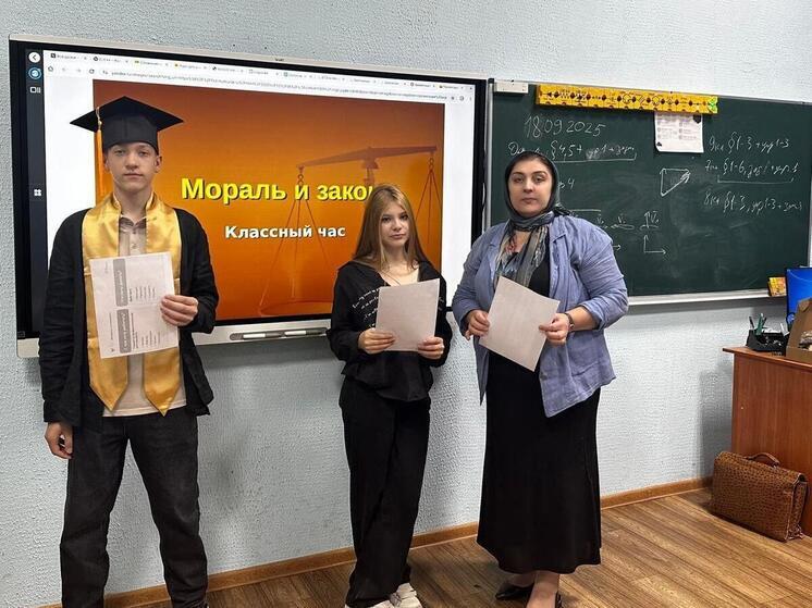 Педагог из Дагестана провела важный урок в Пришибской школе