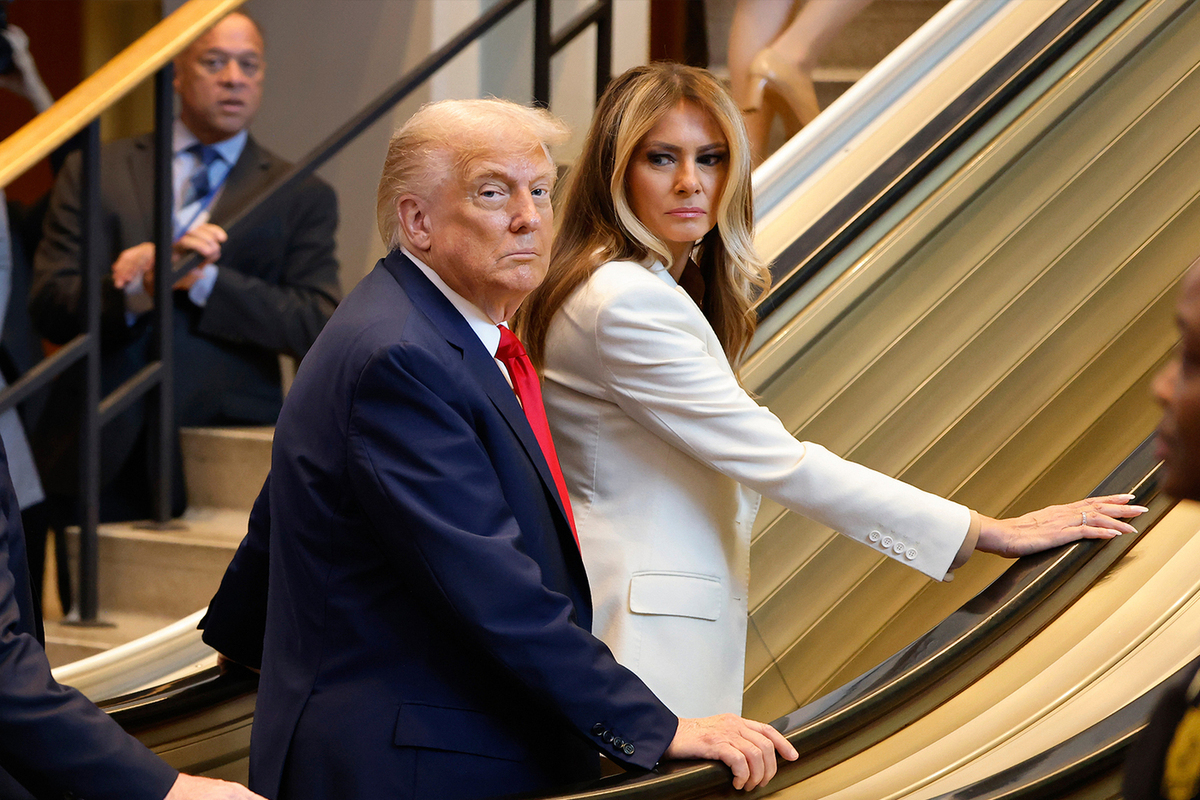 Журналисты засняли ссору Трампа с женой в президентском вертолете