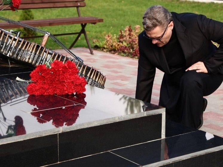 Георгий Филимонов возложил цветы к мемориалу погибших воинов ЧВК «Вагнер» в Шексне