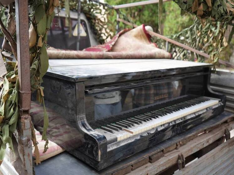 Старинный рояль, музыкальные пластинки и архивные фотографии вывезли из разрушенного музея имени Прокофьева в селе Красном ДНР