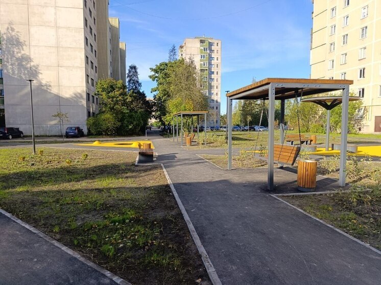 В Светогорске на дороге к школе появились классики, лабиринты, стрелки и формулы